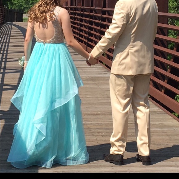 BEAUTIFUL prom dress - Picture 3 of 8